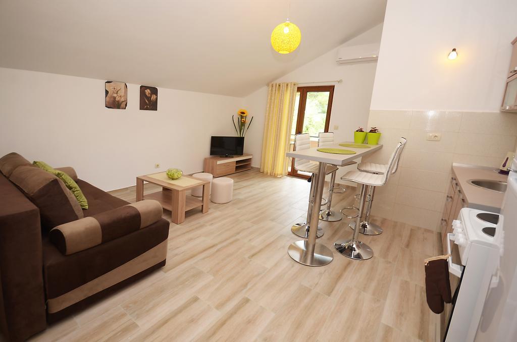Apartmani Mizdrak โกตอร์ ภายนอก รูปภาพ