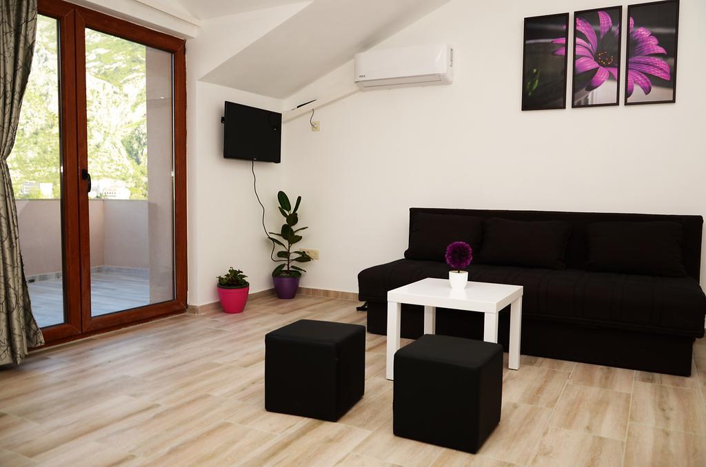 Apartmani Mizdrak โกตอร์ ภายนอก รูปภาพ