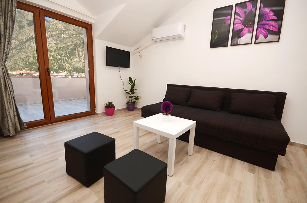 Apartmani Mizdrak โกตอร์ ภายนอก รูปภาพ