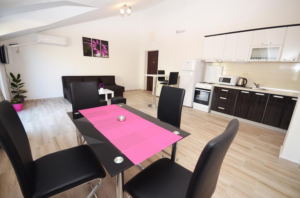 Apartmani Mizdrak โกตอร์ ภายนอก รูปภาพ