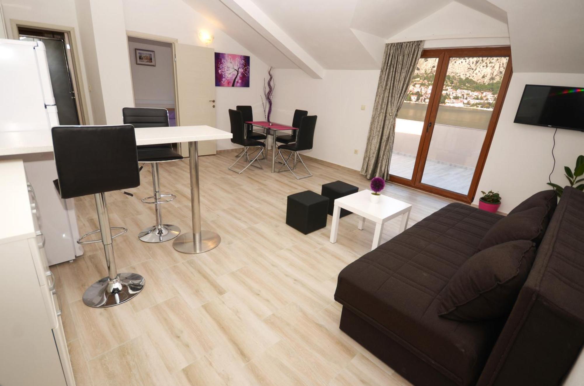 Apartmani Mizdrak โกตอร์ ภายนอก รูปภาพ