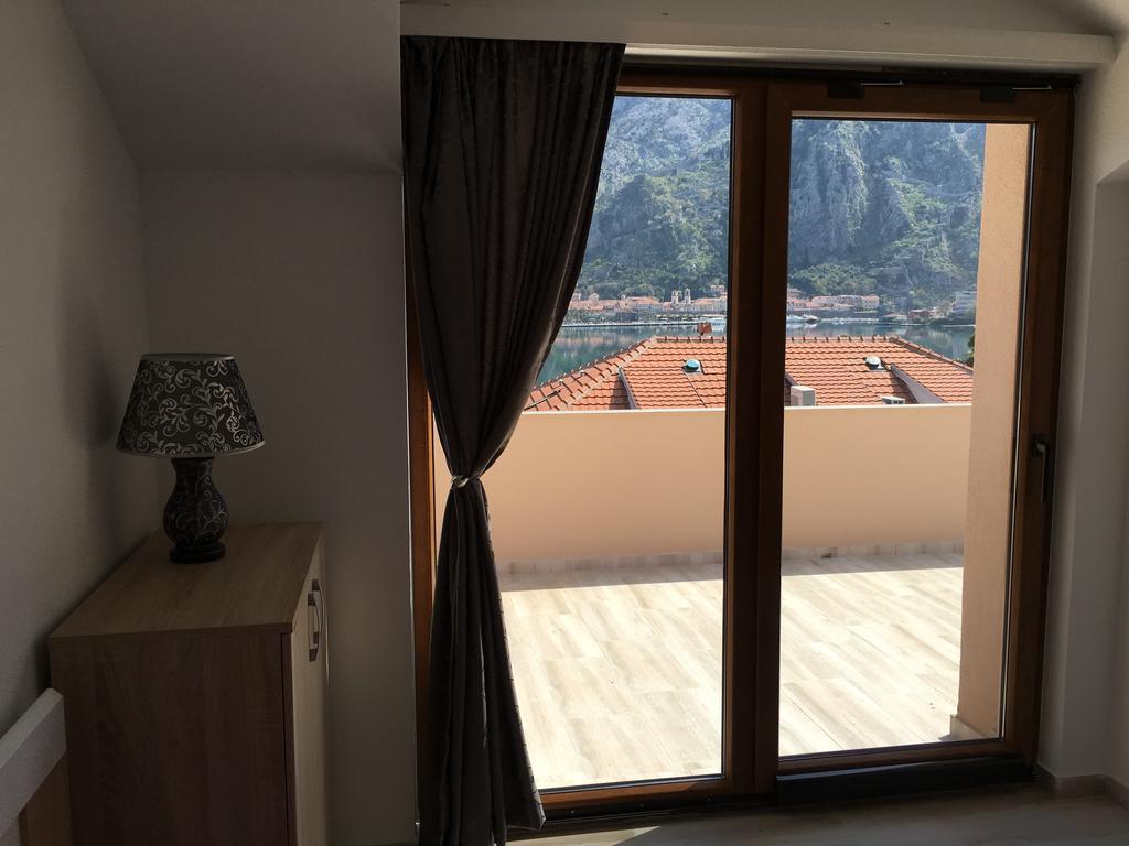 Apartmani Mizdrak โกตอร์ ภายนอก รูปภาพ